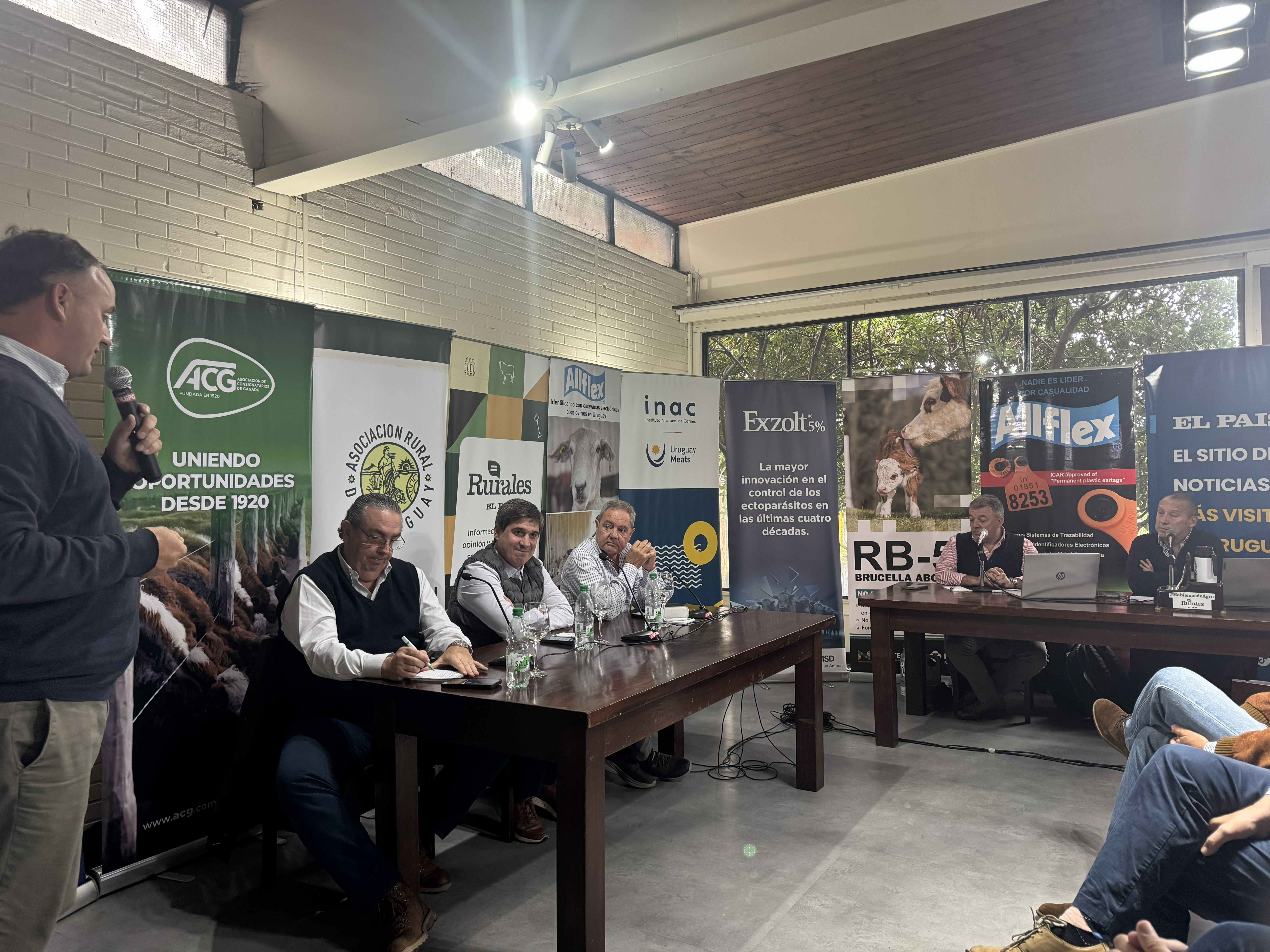 Aumentar la producción, seguir vacunando contra la aftosa y atacar garrapata: conclusiones de La Industria Responde 7